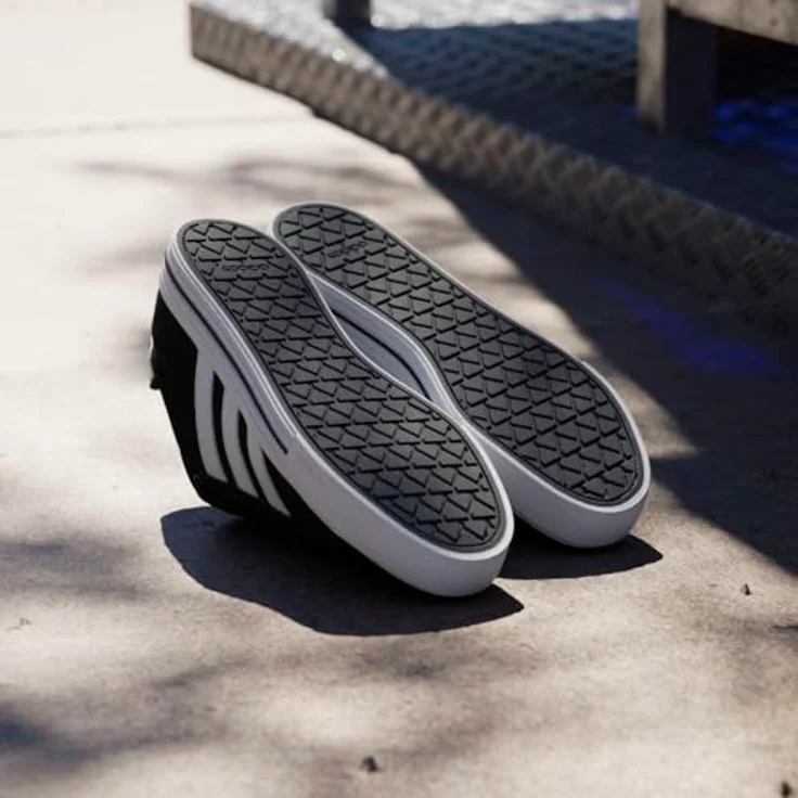 adidas Schuhe Daily 4.0 IF4502, Laufschuhe aus Leder mit Gummiaußensohle und Komfortfutter, recycelte Materialien – Bild 12