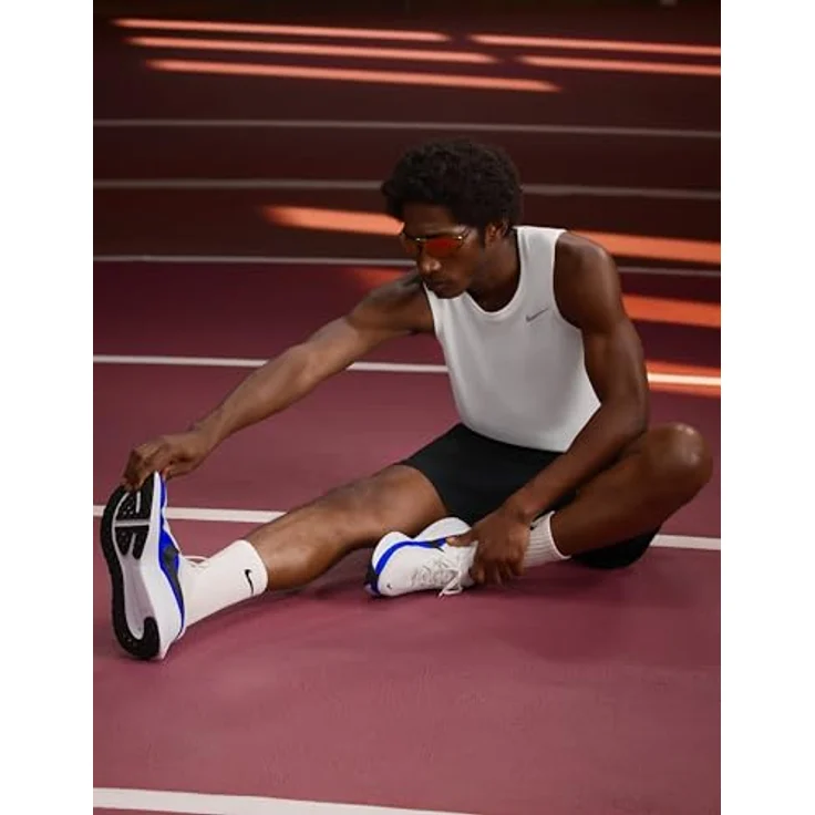 Nike Revolution 8, Laufschuhe für Herren mit atmungsaktivem Mesh-Obermaterial und Dämpfung, grau – Bild 2