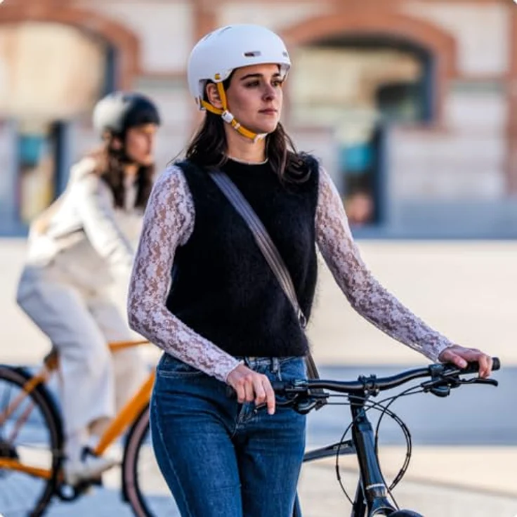 ABUS Fahrradhelm XOXO, Cityhelm im Skater-Look für Skateboard, Fahrrad und Scooter, optimiertes Kinnpolster, Größe S, Weiß – Bild 6