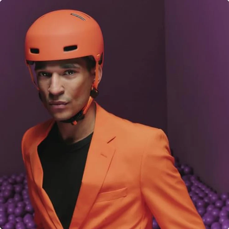 ABUS Fahrradhelm XOXO, Cityhelm im Skater-Look für Skateboard, Fahrrad und Scooter, optimiertes Kinnpolster, Größe S, mono orange – Bild 5