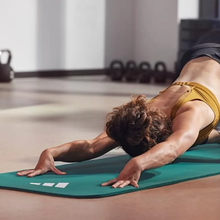 Adidas Fitness Mat 10mm, Yogamatte in Dunkelgrün mit rutschfester Oberfläche und elastischem Tragegurt – Bild 2