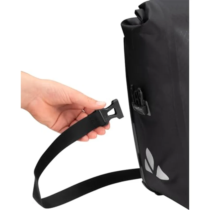 Vaude Velotasche, 28 l Gepäckträgertasche mit wasserdichtem Wickelverschluss, QMR 2.0 Befestigungssystem und Reflexlogo, schwarz – Bild 5