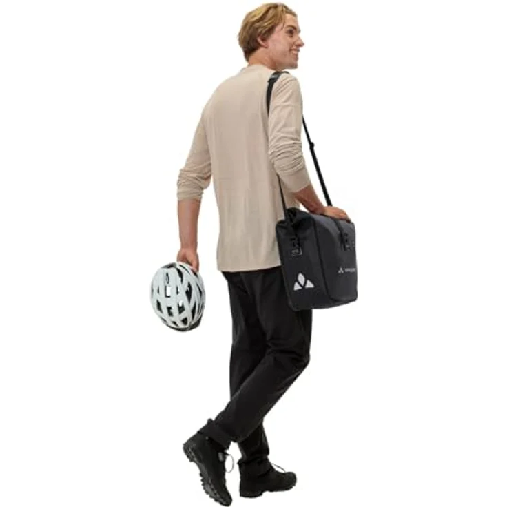 Vaude Velotasche, 28 l Gepäckträgertasche mit wasserdichtem Wickelverschluss, QMR 2.0 Befestigungssystem und Reflexlogo, schwarz – Bild 7