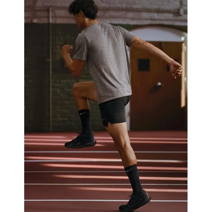 Nike Downshifter 13, Laufsportschuhe für Herren mit abriebfester Gummi-Außensohle und dämpfender Zwischensohle aus recyceltem Schaumstoff – Bild 2