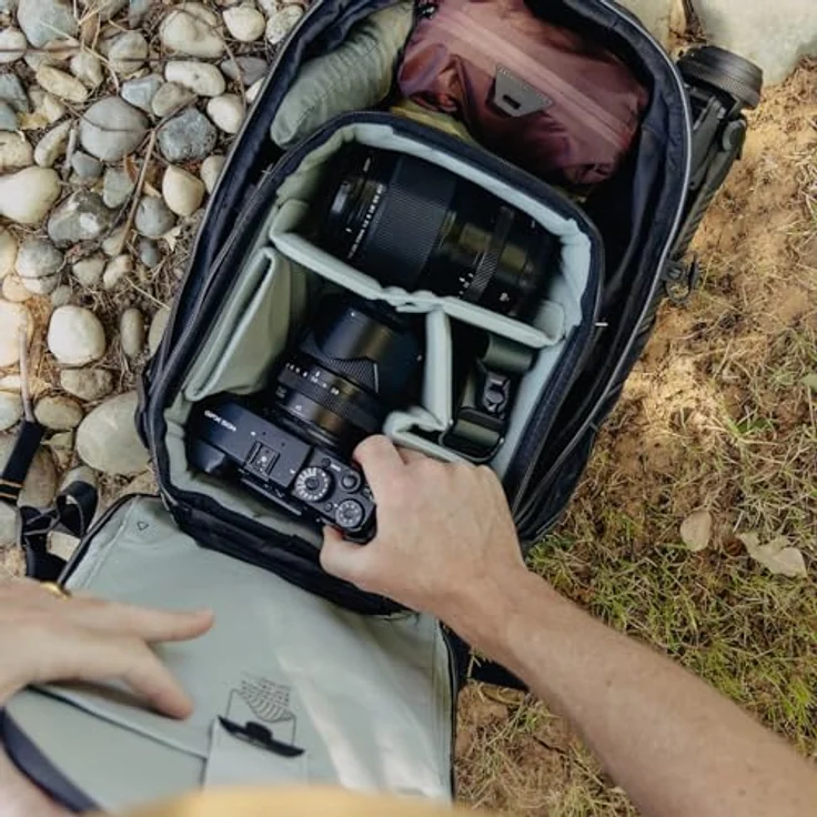 Peak Design Outdoor Backpack 18L Zip, Wanderrucksack in Schwarz mit Bluesign-zertifizierten Nylonriemen – Bild 5