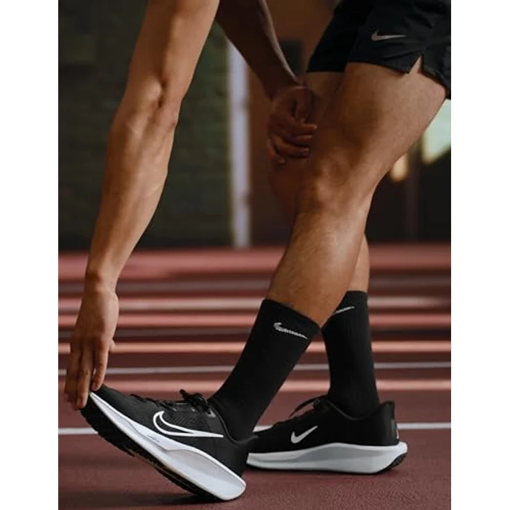 Nike Quest 6 FD6033001, Laufschuhe mit atmungsaktivem Synthetik-Obermaterial und Gummisohle für optimale Traktion, schwarz – Bild 2