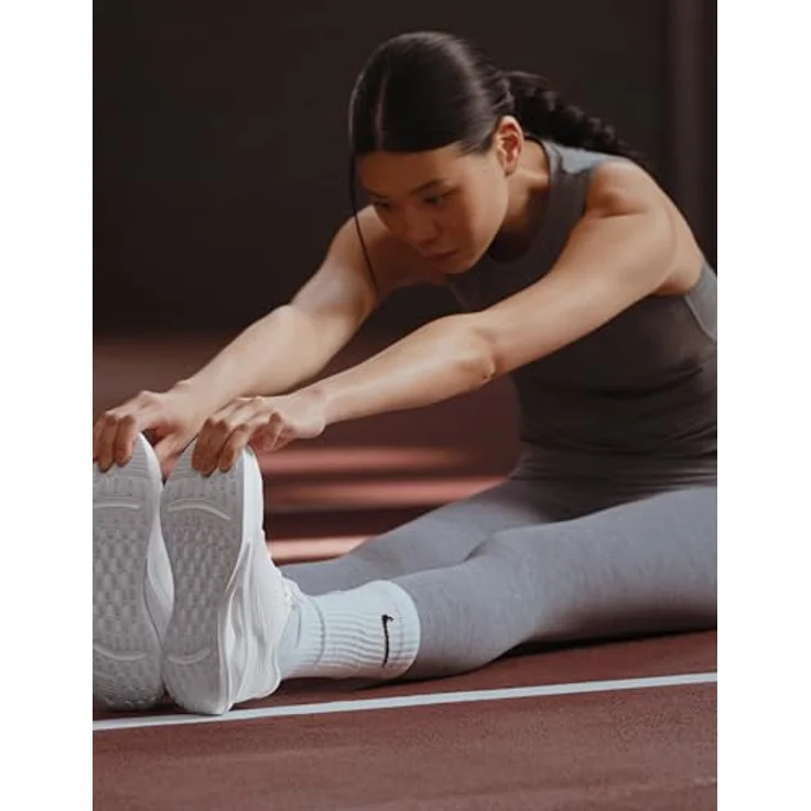 Nike Downshifter 13, Laufschuhe mit atmungsaktivem Obermaterial und nachhaltiger Dämpfung, Weiß – Bild 4