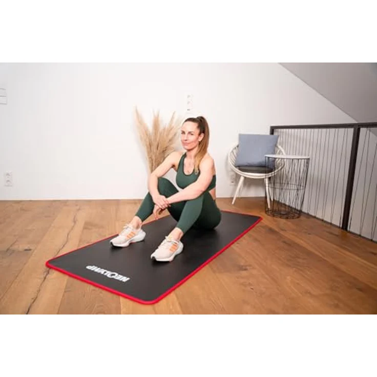 NEOLYMP Fitnessmatte 183x61 cm, extra dick und rutschfest, gelenkschonend, schalldämpfend mit Tragegurt, rote Stoffkanten – Bild 7