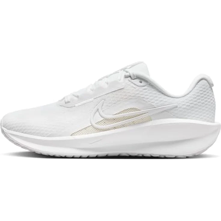 Nike Downshifter 13, Laufschuhe mit atmungsaktivem Obermaterial und nachhaltiger Dämpfung, Weiß – Bild 1