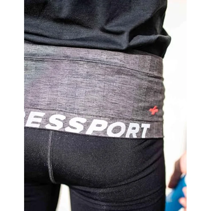 Compressport Free Belt, Ultraleichter Laufgürtel für Laufen, Radfahren und Klettern, Atmungsaktiv, Schwarz, Verschiedene Größen – Bild 3
