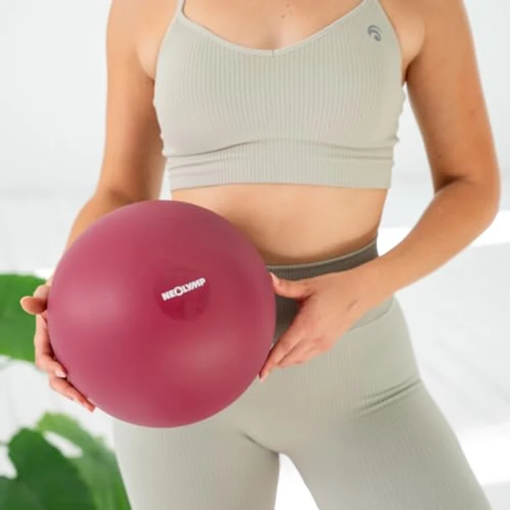 NEOLYMP Pilatesball 20 cm, rutschfester Mini Gymnastikball aus Silikon inkl. Pumpe für Core-Training, Balance, Yoga & Physiotherapie (Berry) – Bild 5