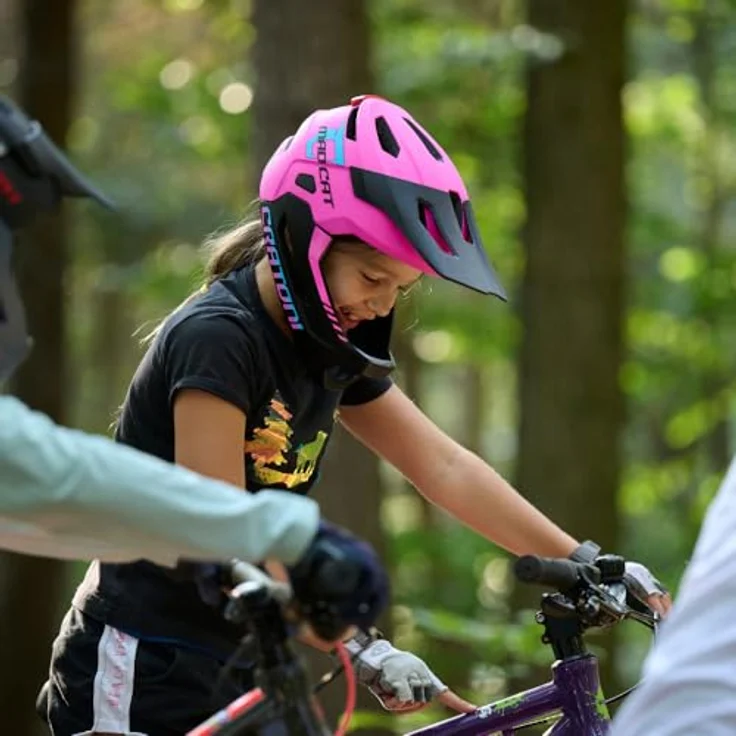 Cratoni Madcat Mips, MTB-Kinder-/Jugendhelm mit abnehmbarem Kinnbügel, innovativer MIPS-Technologie, rosa – Bild 4