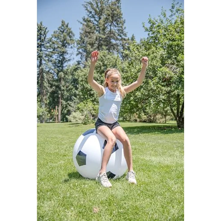 Hape DoUPlay Jumbo-Fußball, Ø 76 cm, aufblasbarer Riesen-Ball aus robustem Gummi, inkl. Handpumpe, für Kinder und Familie, ab 3 Jahren – Bild 2