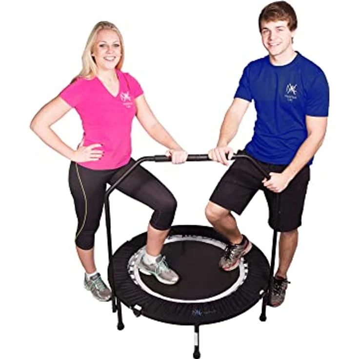 MaXimus PRO Faltbares Trampolin | Nr. 1 Indoor Minitrampolin mit Haltestange für Erwachsene| Bestes Fitnessstudio für zu Hause | KOSTENLOSER Aufbewahrungsbeutel, Spannbänder, ONLINE- & DVD- Workouts! – Bild 1