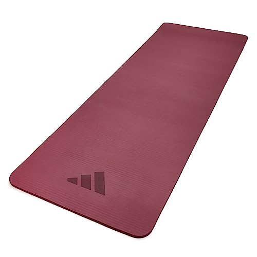 adidas Pilates-Matte, 15 mm dicke Yogamatte mit gerippter Oberfläche und 2-in-1 Tragegurt, umweltfreundlich