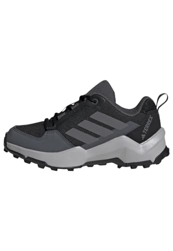 adidas TERREX AX4R, Wanderschuh für Kinder mit dämpfender Zwischensohle und griffiger Traxion Außensohle, aus 20% recycelten Materialien