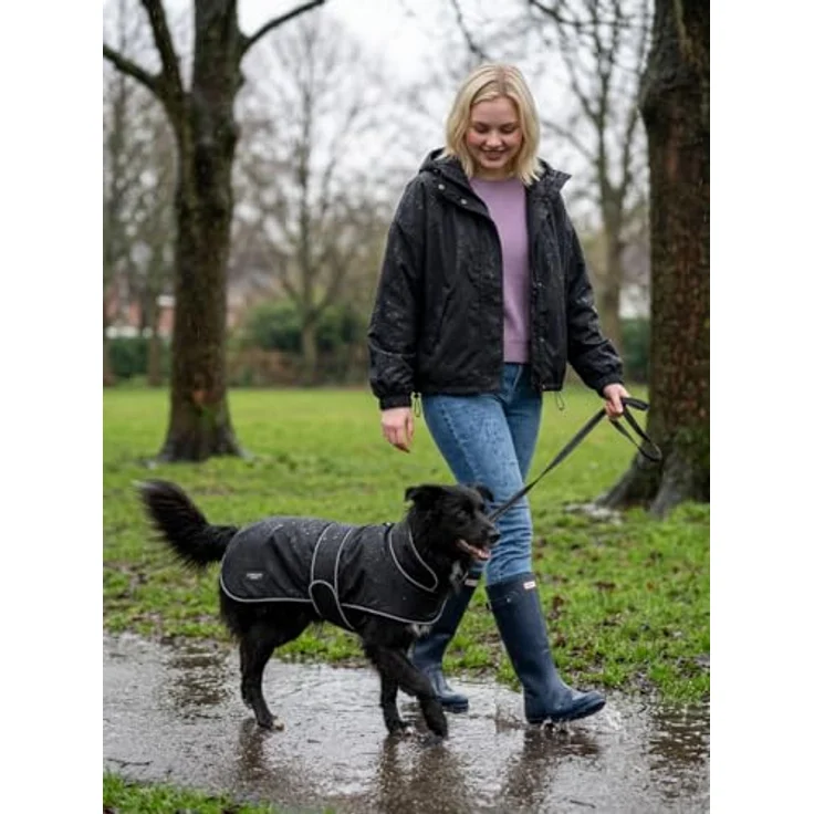 LARKSON Hundemantel Jonte, Schwarz, Regenmantel für kleine & mittelgroße Hunde, 10000 mm Wassersäule, verstellbar, mit reflektierenden Elementen – Bild 2