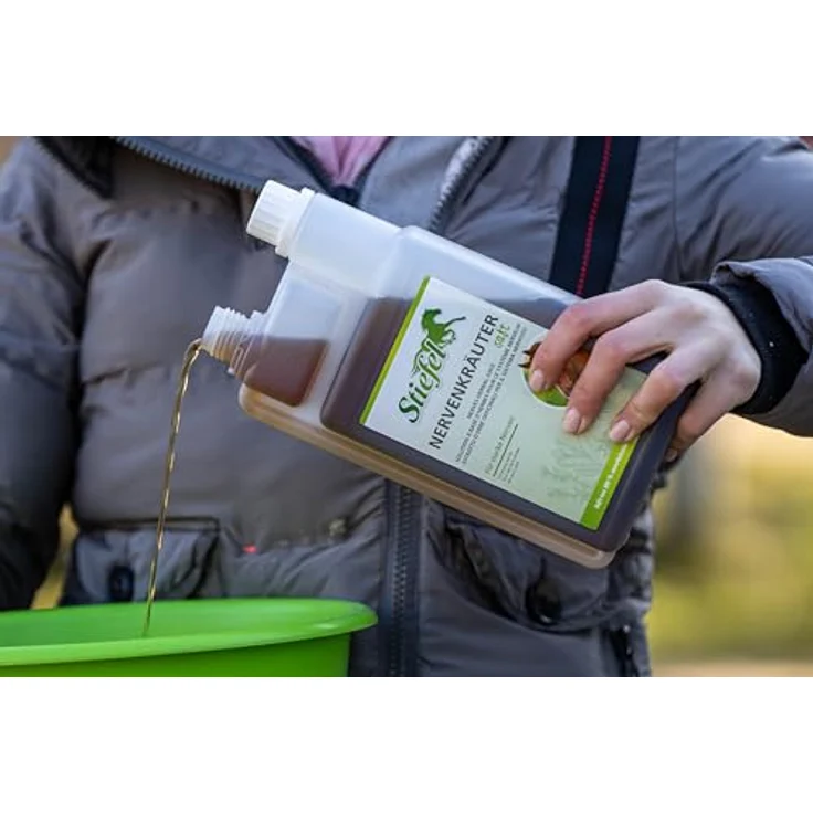 Stiefel Nervenkräutersaft für Pferde, 100% naturbelassene Kräutermischung zur Unterstützung bei Nervosität, 1l mit Dosierflasche – Bild 3