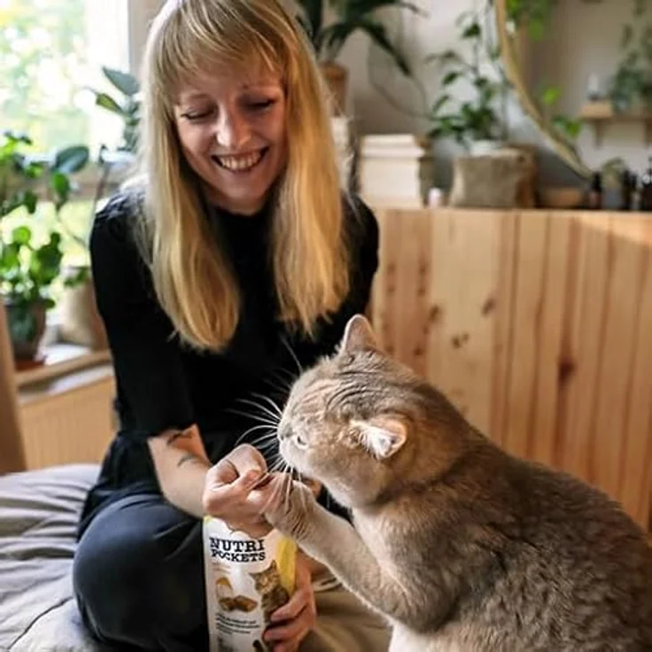GimCat Nutri Pockets Käse, Knuspriger Katzensnack mit cremiger Füllung und Taurin, 60 g Beutel – Bild 2