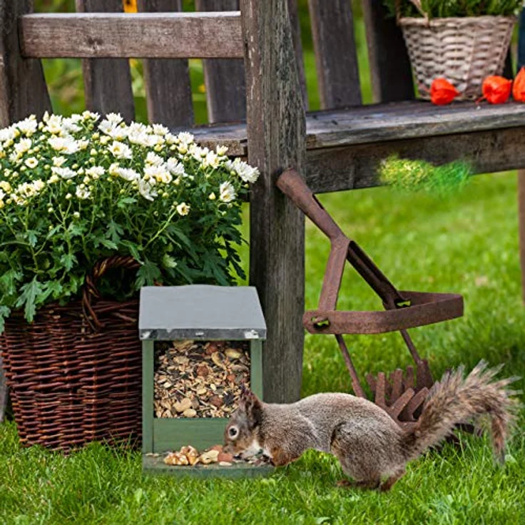 Relaxdays - Eichhörnchen Futterhaus, Holz Futterstation, wetterfest, Metalldach, Eichhörnchenhaus zum Stellen, dunkelgrün – Bild 3