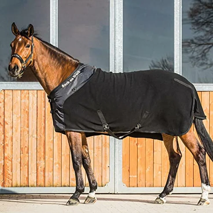 Back on Track Fleecedecke Supreme, schwarze Abschwitzdecke mit D-Ringen, atmungsaktiv und bestickbar, 135 cm – Bild 2