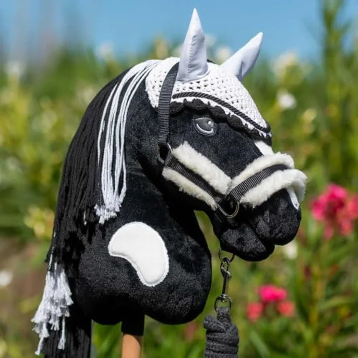 Hobby Horse Land Hobby Horse Zubehör-Set Halfter mit Führstrick und Insektenmütze, Größe A4 und A3, Schwarz und Weiß – Bild 2