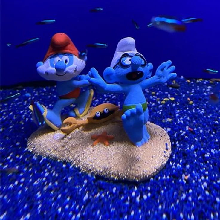 Europet Schlümpfe am Strand, Aquarium Dekoration aus Polyesterharz, farbenfroh und ungiftig für Süß- und Meerwasseraquarien – Bild 2