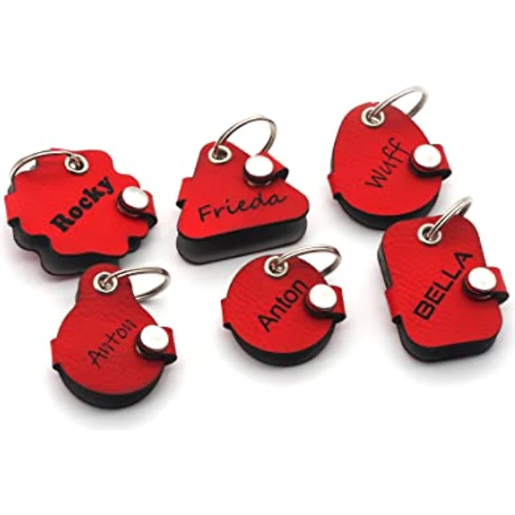 CopterFarm Hundemarkentasche für Hunde am Halsband, individuell beidseitig graviert, Kunstleder/Echtleder, Rot, Rund, mit Druckknopf – Bild 3