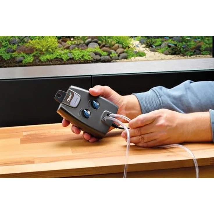 OASE OxyMax 200 Belüfter, Aquarium Luftpumpe mit 200 l/h, 3,5 W, flexibler Installation und stufenlos regulierbarer Luftabgabe, inkl. 2 x 2 m Schlauch – Bild 3
