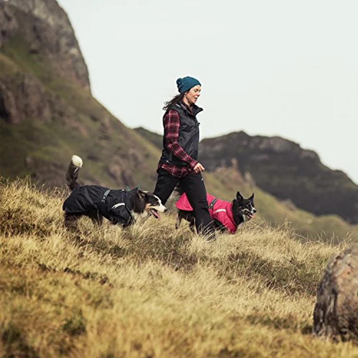 HURTTA Hundemantel Summit Winterjacke kirsche - Wärmeisolierung und Bewegungsfreiheit, mit eingearbeitetem Hundegeschirr und reflektierenden Elementen – Bild 3