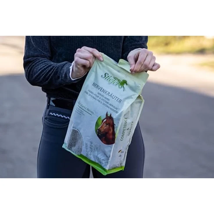 Stiefel Nervenkräuter für Pferde, 100% naturbelassene Kräutermischung mit Pfefferminz, Lavendel, Kamille & Melisse, 1kg - Unterstützt bei Nervosität und Belastungssituationen – Bild 3
