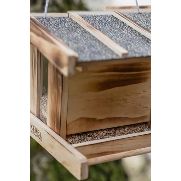 Kerbl Hobbyfarming 87044 Vogelfutterhaus, aus witterungsbeständigem Holz mit Glasscheibe zur Füllstandsanzeige, reißfester Kordel und Sitzstange für Vögel, natürliche Optik – Bild 4