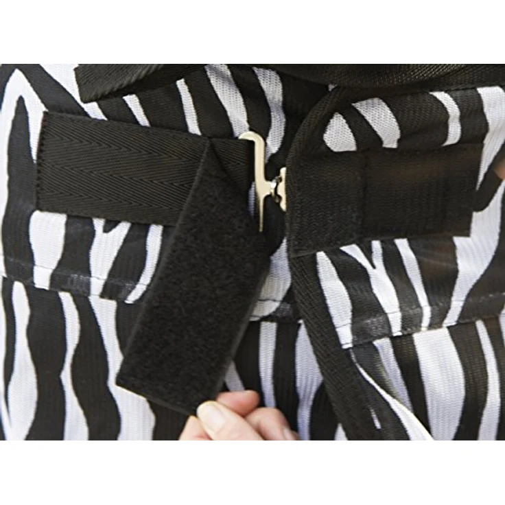 KERBL RugBe Zebra Fliegendecke, Ekzemerdecke mit Halsteil 125cm, aus engmaschigem Polyester, optimaler Insektenschutz, elastischer Bauchlatz – Bild 3