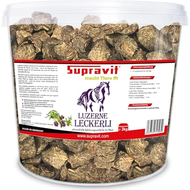 Supravit Luzerne Pferde Leckerlies 2kg – getreidefreie & zuckerfreie Belohnungswürfel für Pferde und Ponys im wiederverschließbaren Eimer – Bild 1
