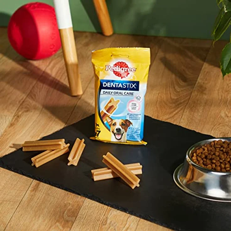 Pedigree DentaStix Hundesnack für kleine Hunde (5-10kg), Zahnpflege-Snack mit Huhn und Rind, 10 Packungen je 7 Stück (10 x 100 g), reduziert Zahnsteinbildung bis zu 80% – Bild 2
