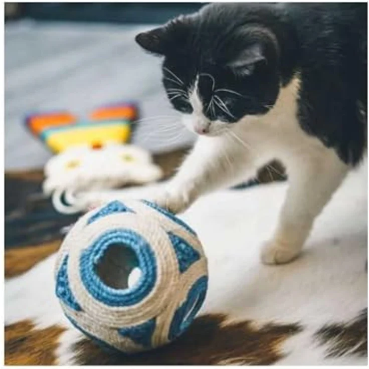 Aimé XXL Kratzbaum Kugel blau, widerstandsfähig aus 100 % Jute mit 1 Ball 11,5 cm und Glocke für Katzenpflege – Bild 3