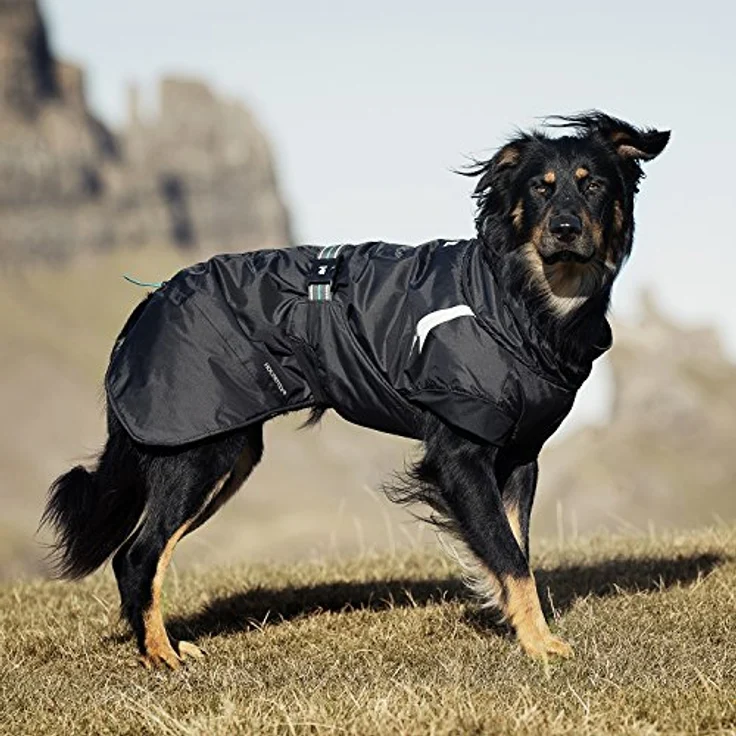 HURTTA Hundemantel Summit Winterjacke kirsche - Wärmeisolierung und Bewegungsfreiheit, mit eingearbeitetem Hundegeschirr und reflektierenden Elementen – Bild 2