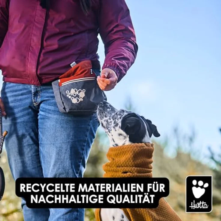 Hurtta Leckerlibeutel ECO, Futterbeutel mit Magnetverschluss, abnehmbarer Leckerlitasche für Hunde, 100% recycelte Materialien, BlackberryMix, maximales Füllvolumen 7 dl – Bild 3