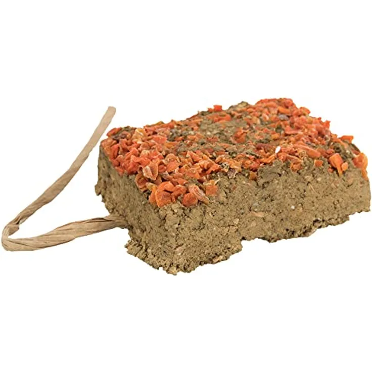 TRIXIE Lehmstein mit Karotte, 100g - Natürliches Kleintierfutter mit Tonerde, flexibel einsetzbar
