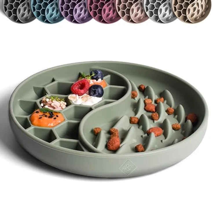 ne&no® Anti Schling Napf für Hunde und Katzen, Slow Feeder mit großem Saugnapf, Schleckmatte für Nass- und Trockenfutter, sage Green – Bild 1